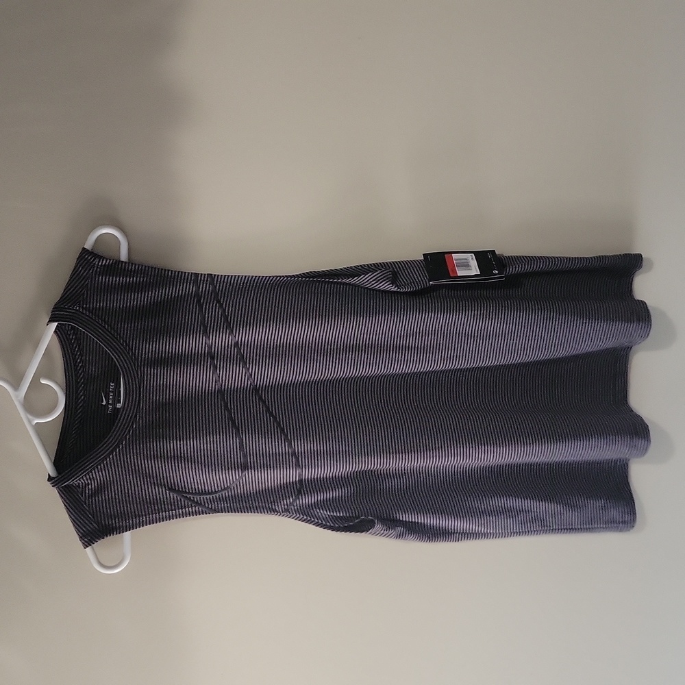 NWT The Nike Dri-FIT Tee Sleeveless Striped